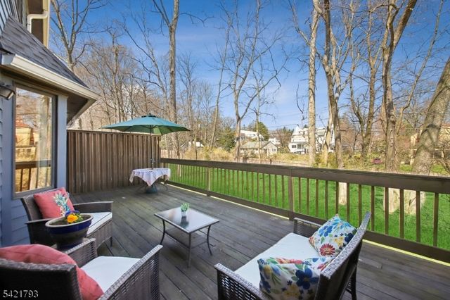 8 Village Green Ct, South Orange Village Twp., NJ 07079