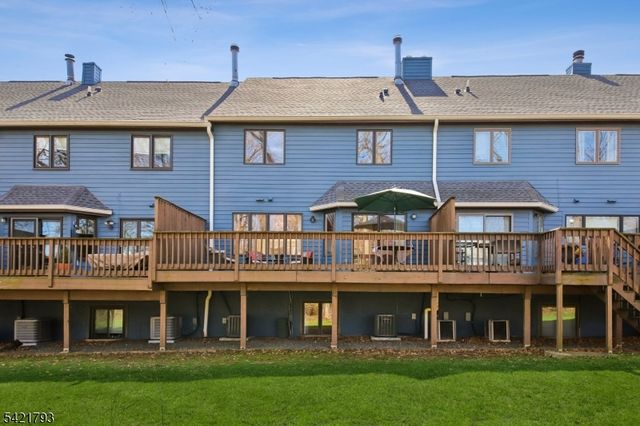 8 Village Green Ct, South Orange Village Twp., NJ 07079