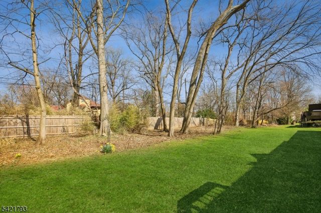 8 Village Green Ct, South Orange Village Twp., NJ 07079