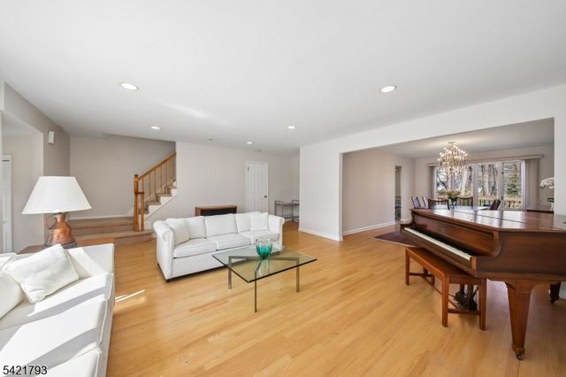 8 Village Green Ct, South Orange Village Twp., NJ 07079