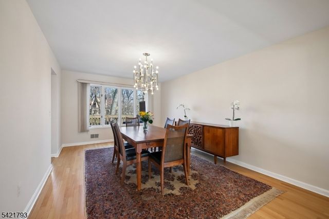 8 Village Green Ct, South Orange Village Twp., NJ 07079