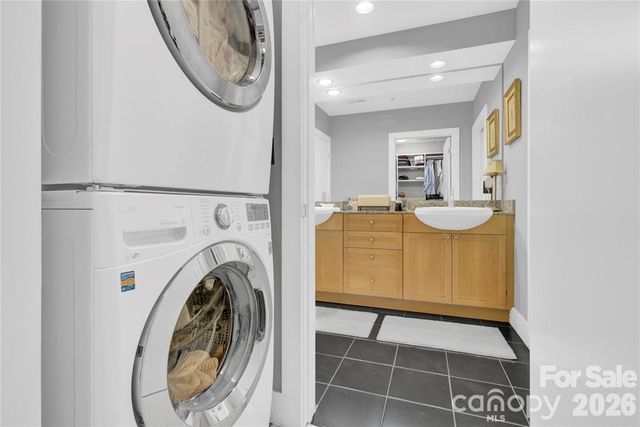 505 E 6th Street 701, Charlotte, NC 28202