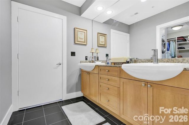 505 E 6th Street 701, Charlotte, NC 28202