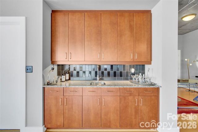 505 E 6th Street 701, Charlotte, NC 28202