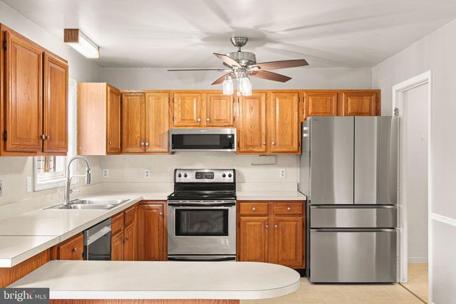 20 FOXFIELD LN, Elizabethtown, PA 17022