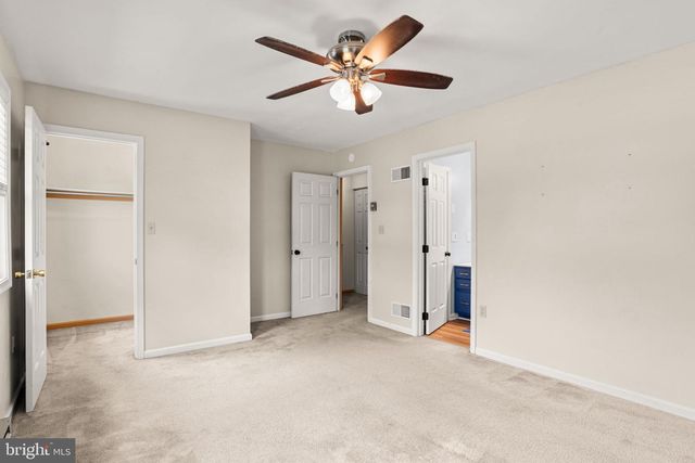 20 FOXFIELD LN, Elizabethtown, PA 17022