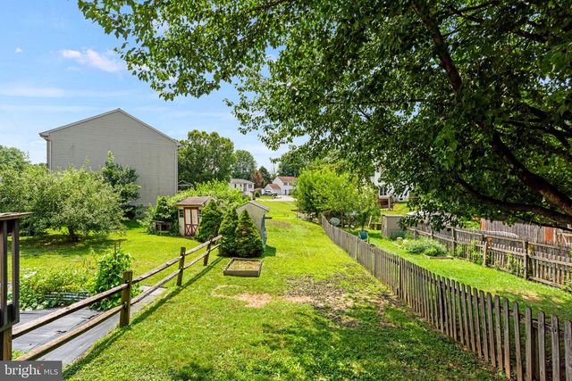 20 FOXFIELD LN, Elizabethtown, PA 17022