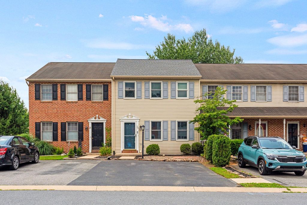 20 FOXFIELD LN, Elizabethtown, PA 17022