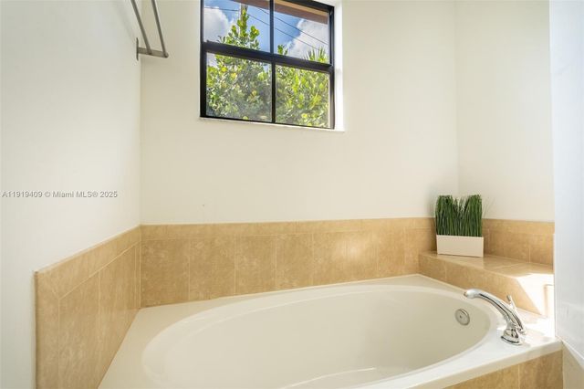 4816 NW 56th Ct, Tamarac, FL 33319