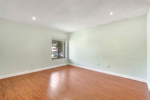 351 Club Circle 207, Boca Raton, FL 33487