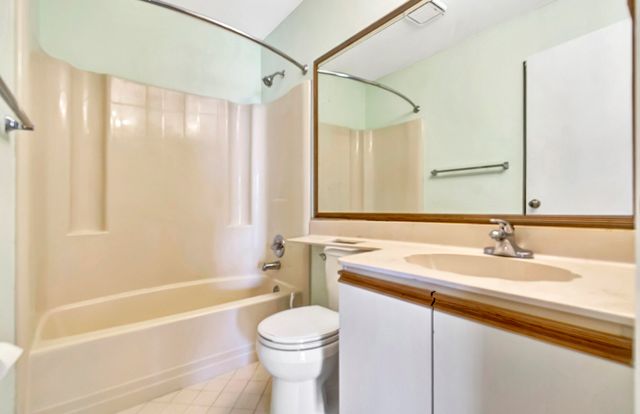 351 Club Circle 207, Boca Raton, FL 33487