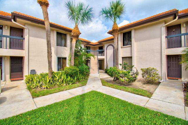 351 Club Circle 207, Boca Raton, FL 33487
