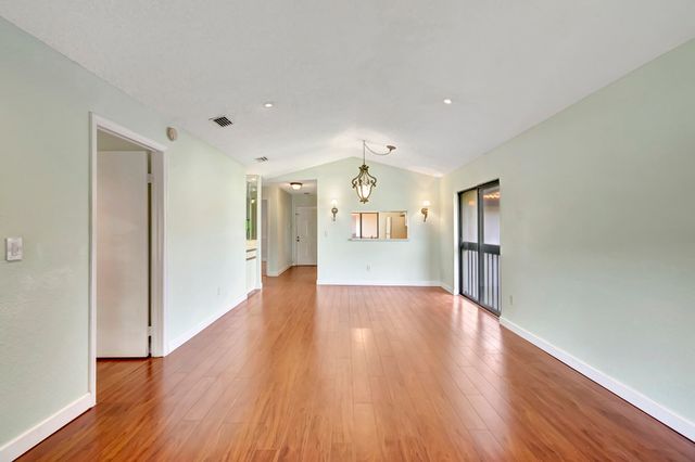 351 Club Circle 207, Boca Raton, FL 33487