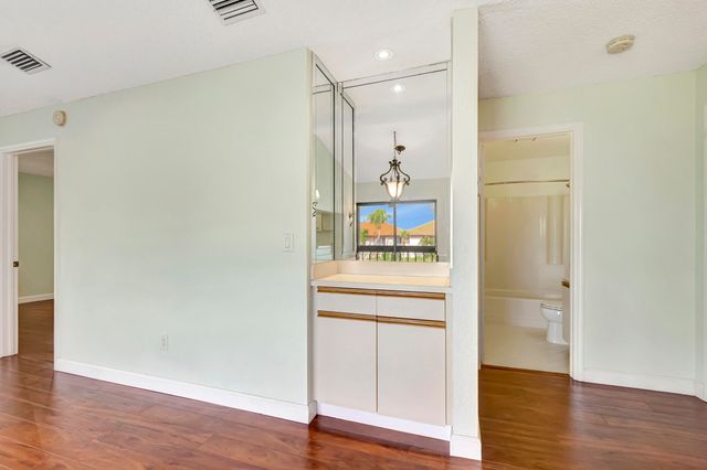 351 Club Circle 207, Boca Raton, FL 33487