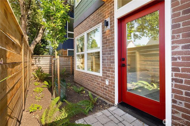 1704 A N 47th Street, Seattle, WA 98103