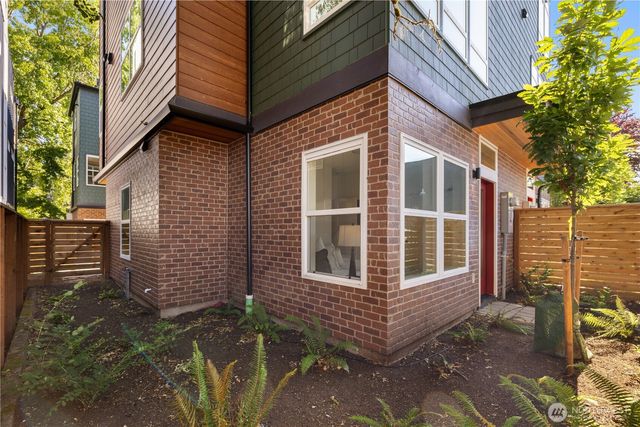 1704 A N 47th Street, Seattle, WA 98103