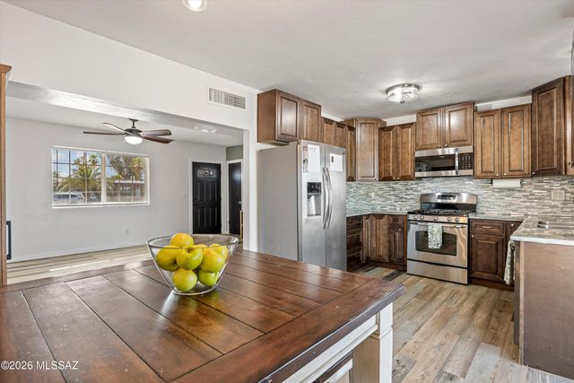 7621 N Shirley Court, Tucson, AZ 85741