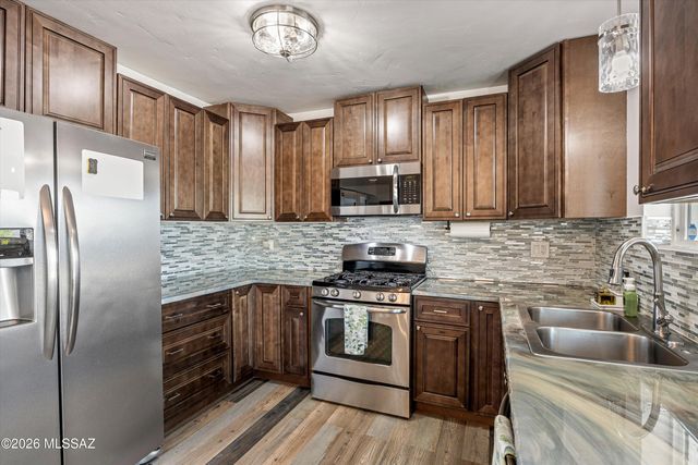 7621 N Shirley Court, Tucson, AZ 85741