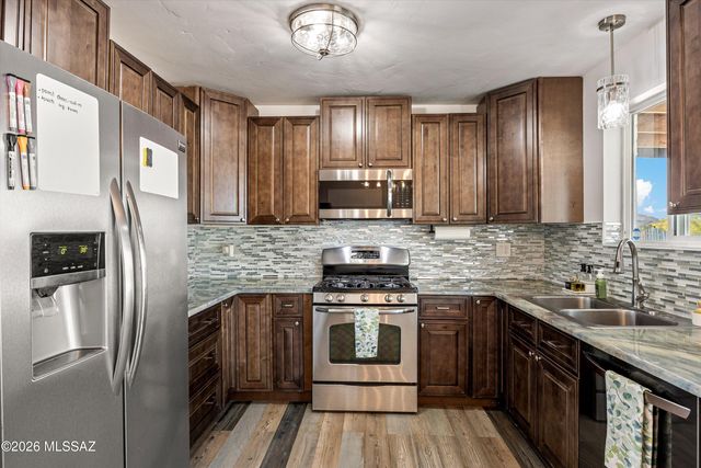 7621 N Shirley Court, Tucson, AZ 85741