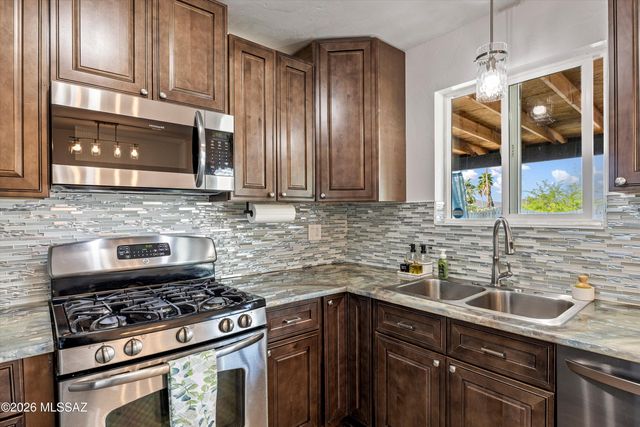 7621 N Shirley Court, Tucson, AZ 85741