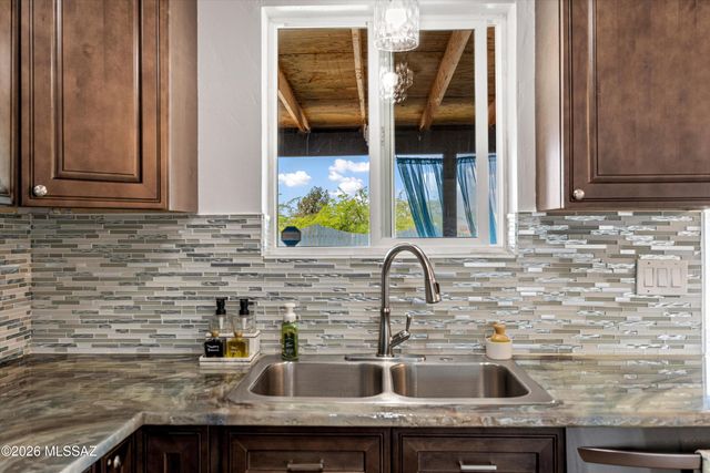 7621 N Shirley Court, Tucson, AZ 85741