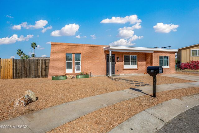 7621 N Shirley Court, Tucson, AZ 85741