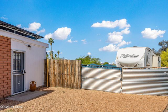 7621 N Shirley Court, Tucson, AZ 85741