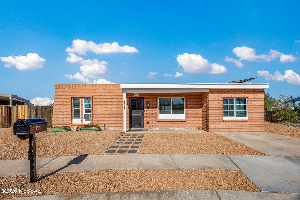 7621 N Shirley Court, Tucson, AZ 85741