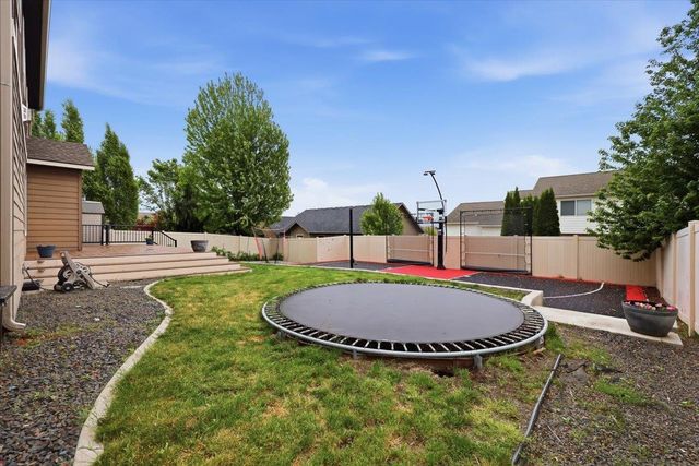17710 E Daystar Rd, Greenacres, WA 99016