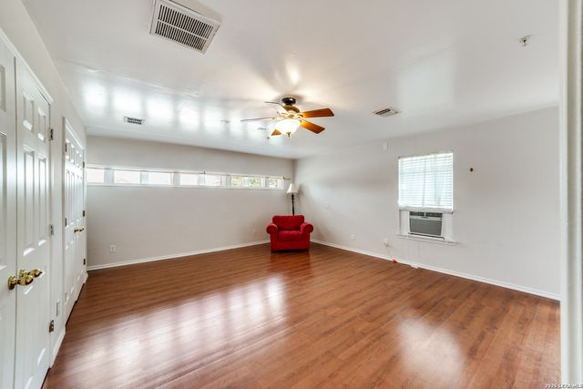 8862 Fenwood St, San Antonio, TX 78250