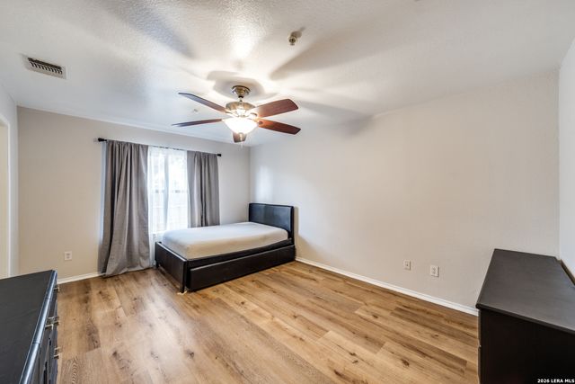 8862 Fenwood St, San Antonio, TX 78250