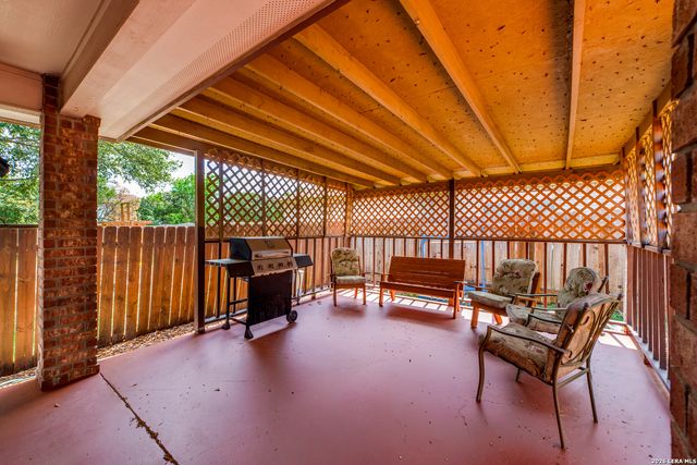 8862 Fenwood St, San Antonio, TX 78250