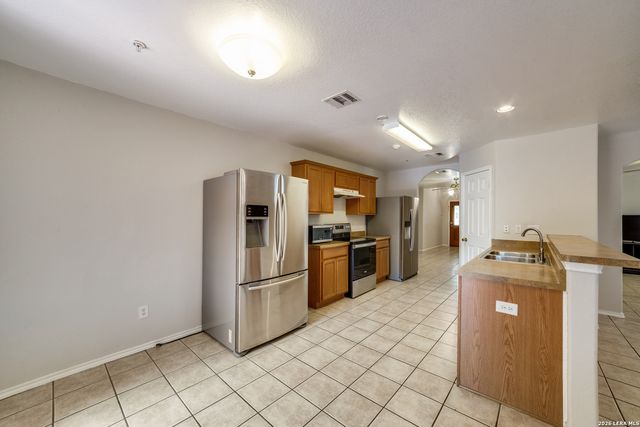 8862 Fenwood St, San Antonio, TX 78250