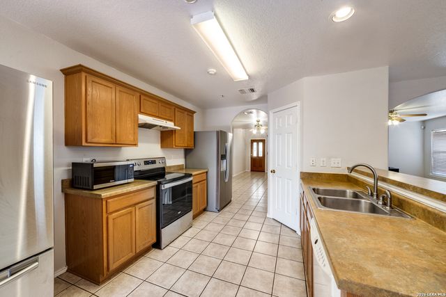 8862 Fenwood St, San Antonio, TX 78250