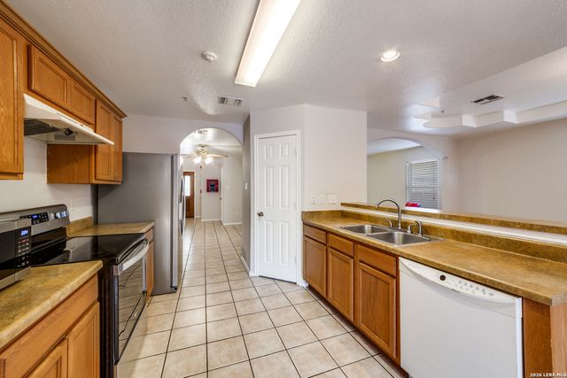 8862 Fenwood St, San Antonio, TX 78250