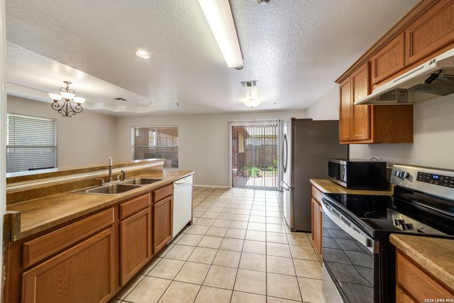 8862 Fenwood St, San Antonio, TX 78250