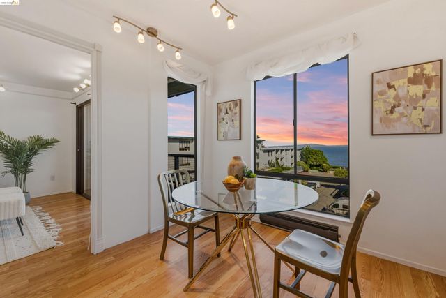 6 Commodore Dr C450, Emeryville, CA 94608