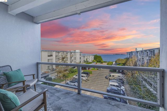 6 Commodore Dr C450, Emeryville, CA 94608