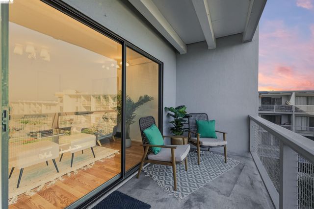 6 Commodore Dr C450, Emeryville, CA 94608