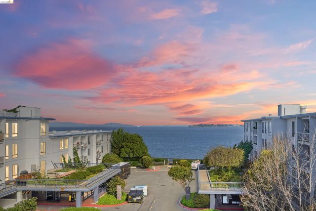 6 Commodore Dr C450, Emeryville, CA 94608