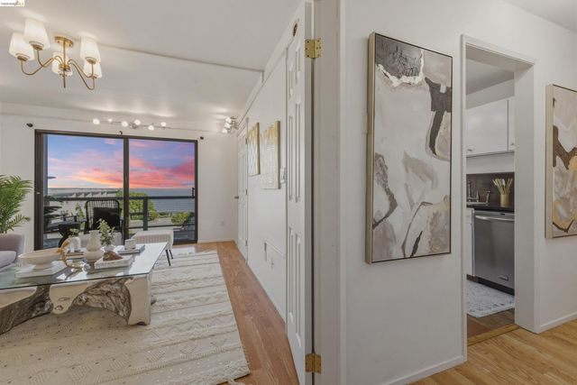 6 Commodore Dr C450, Emeryville, CA 94608