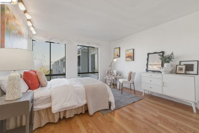 6 Commodore Dr C450, Emeryville, CA 94608