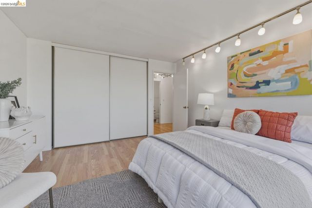 6 Commodore Dr C450, Emeryville, CA 94608