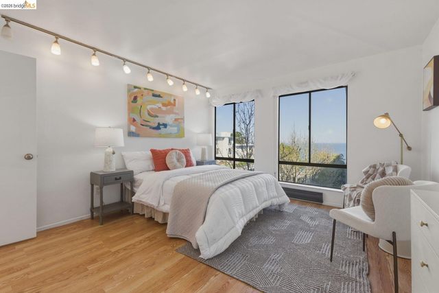 6 Commodore Dr C450, Emeryville, CA 94608