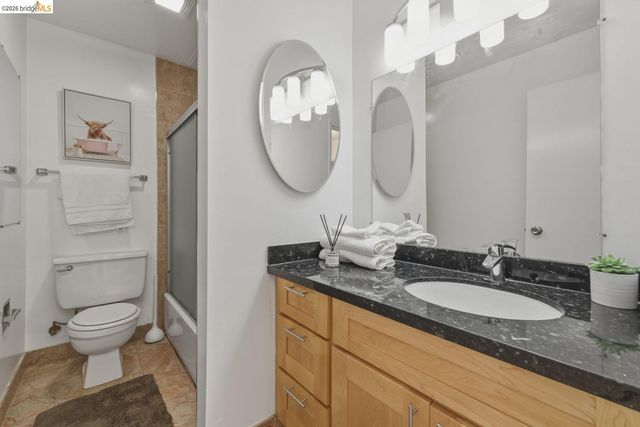 6 Commodore Dr C450, Emeryville, CA 94608