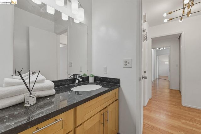 6 Commodore Dr C450, Emeryville, CA 94608