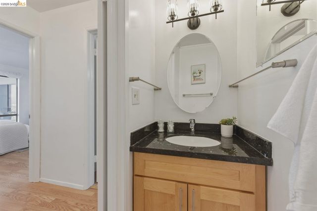 6 Commodore Dr C450, Emeryville, CA 94608