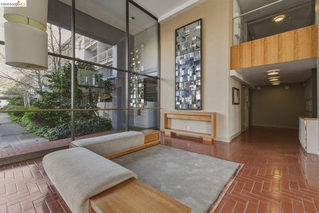 6 Commodore Dr C450, Emeryville, CA 94608