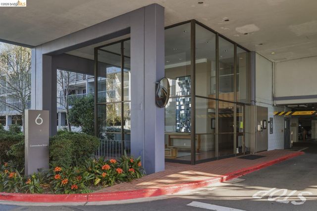 6 Commodore Dr C450, Emeryville, CA 94608