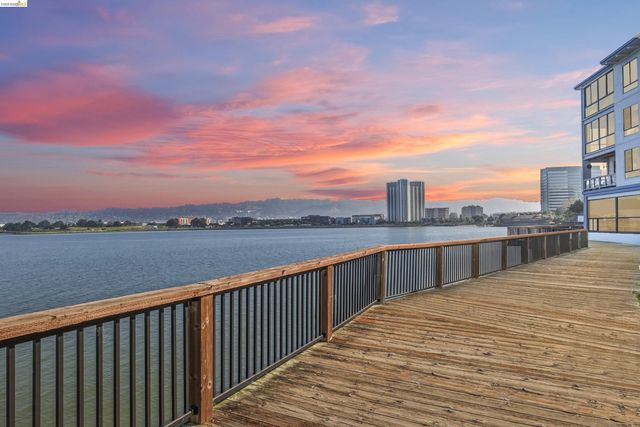 6 Commodore Dr C450, Emeryville, CA 94608